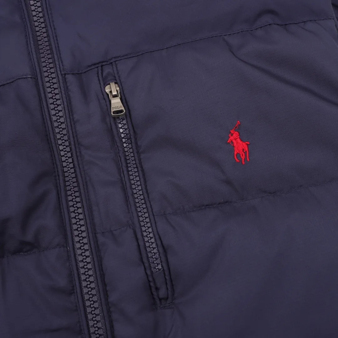 🅿️720 RALPH LAUREN/Ralph Lauren 24FW R51 pony logo embroidered down vest-paint black/matte black/matte navy Full of high-end look and feel, simple but not simple. Whether it is the fabric material or the overall outline, it has both fashionable styling and good cold-proof effect, and brings a comfortable wearing experience and feeling. It can concave shape and keep warm, three-dimensional and full, highly practical, filled with white duck down inside, same style for men and women, three-label customized accessories SIZE: M-XXL